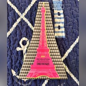 Make Up Revolution Emily in Paris Eiffel Tower Eyeshadow Palette